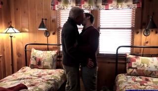 Stepdad and grandpa are making out in the bedroom