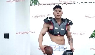 The King Of Heath - Bodybuilder Gets A Blowjob For Photoshoot