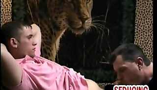 Athletic Str8 amateur tugged before dick blown by DILF