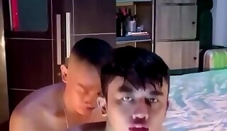Arif bermadu kasih dengan cowok muscle