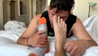 daddy made his two sons smell his feet
