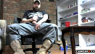 Mature bearded masturbates in webcam