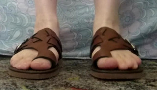 Dean Wearing Brown Leather Toe Loop Sandals