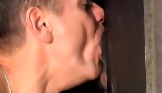 oysOnCam_AussieGloryHole_19IX2018_01_HotGuyServicedBy2FagsInGloryhole_240p