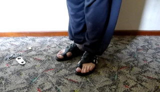 Dean Demonstrates Uncomfortable Toe Bondage For Wayward Slaves Using Thumbcuffs And Toe Lock