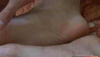 Fetish twink sucks toes after cumming