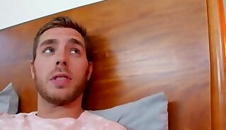 Carter dares Justin Matthews to put his cock in his mouth