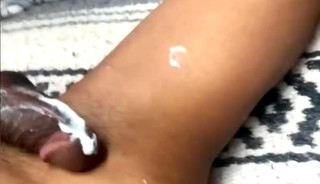 Rico Mexicano se masturba en cama