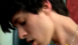 Young men make out before having pleasant bareback banging