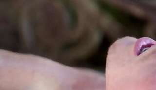 Muscled amateur fingers asshole and wanks outdoors for jizz