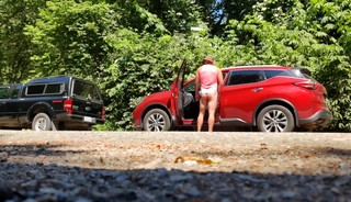 Huzzbearz Caught no Pants in Parking Lot