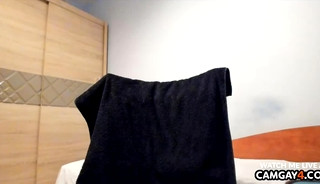 A mature muscle man masturbating in live