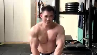 A Chinese Muscle Man Workout with Sexy Tights 09