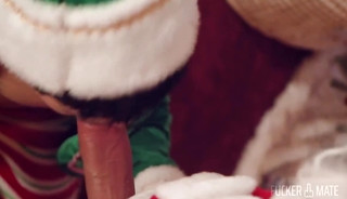 Santa Claus is cumming to town