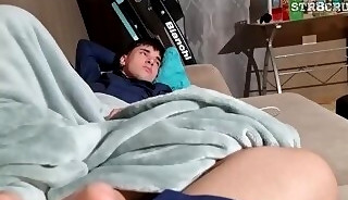 952