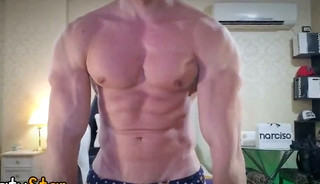 SHOWING OFF MY MASSIVE BICEPS!