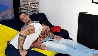 Peguei no sono Assistindo Netflix