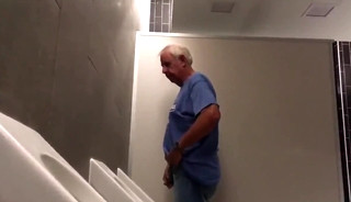 Hot men pissing 3