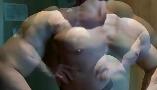 Admire his great body🌶️🌡️♨️! Just like an Adonis sculpture, he stands still for us!
