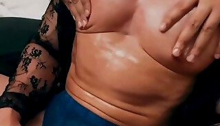 Such a great body to worship and feel it in your hands that big tool!🍆😈💪