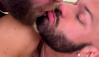 Happy Massage – Teddy Bear & The LV