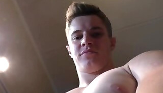 Special deluxe helping hand for extra special muscleboy