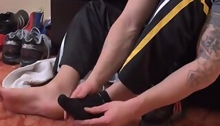 Cute Cal loves sucking his own toes before wanking his cock