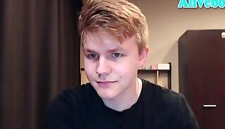 redhead boy wanks hard on webcam