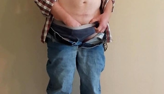 Steve Anderson strips down and shows off