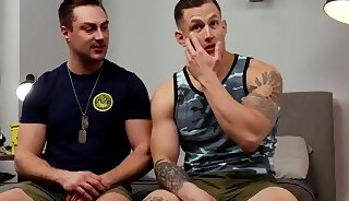 Damien White loads white warm jizz to Brock Kniles