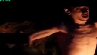 Chris Bieber paye un jeune minet