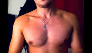 Sami montre sa grosse queue et gicle