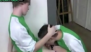 Twinks have sex bareback after soccer match pompini and jerk off with eat cum