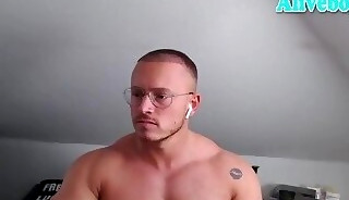 big muscle hunk from germany camshows solo