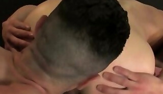 A WORKOUT SESSION GETS EXTREMELY HOT BETWEEN A TRAINER AND HIS TRAINEE WITH A MINDBLOWING BJ