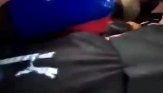 rocando a pica no braco do outro no onnibus
