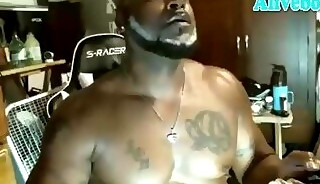 black muscle daddy with tattoos strokes his dick on webcam