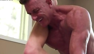 Kinky muscled stepdaddy fucks stepson asshole in bedroom