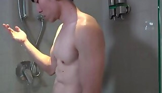 Sexy Defined Model takes a shower🚿🛁 with an extra assistant to help him worship and nipple