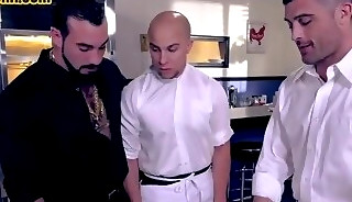 Dickblowing cook barebacked by muscled guys in threeway
