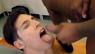 Mec noir jizzes twink