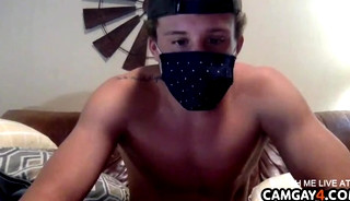 Boy masturbating in diretta