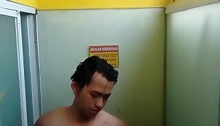 Coli Di Kamar Bilas Gym