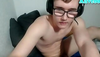 18yo germany boy in glasses jerks on webcam
