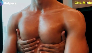 Hot Fitness Guy getting worshipped and Nipple Played!