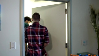 Amateur dude fucked raw in threeway