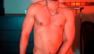 Muscle hunk jerking off