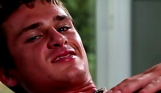 Tanned jock masturbates on bed after teasing in undies