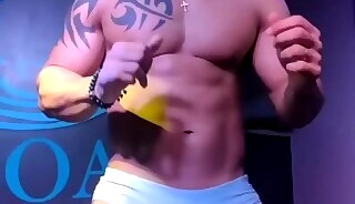 Brazilian Gogoboy Wellington Leite punheta gozando muscle cumshot